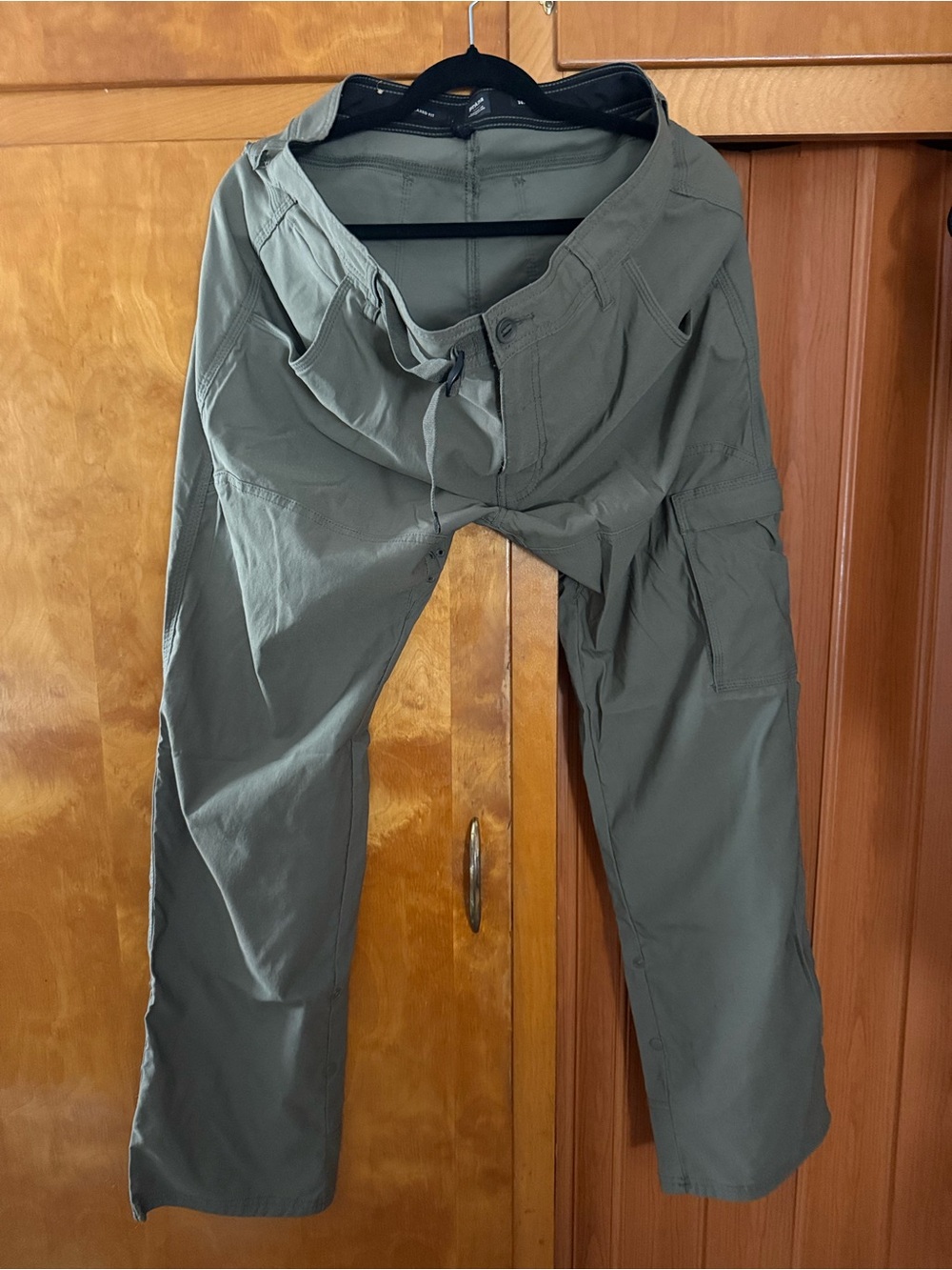 Prana Men's Cargo Pants in Olive